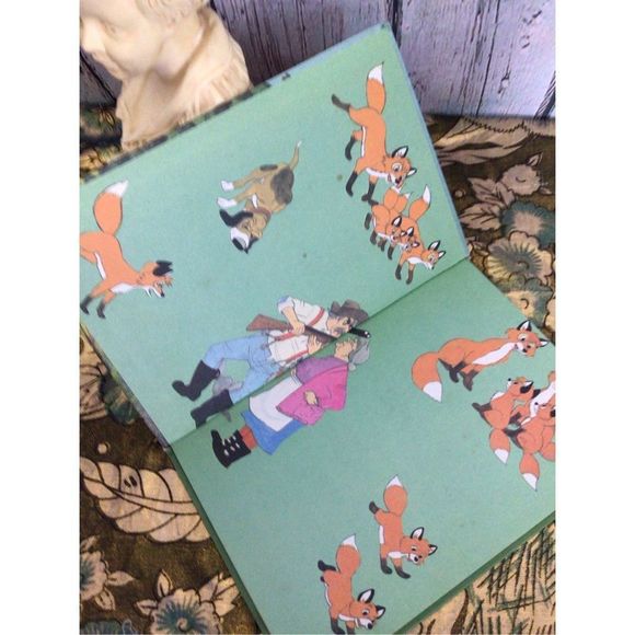 1984 Walt Disney’s Book “A Narrow Escape” Hardback Children’s Book - Picture 3 of 11